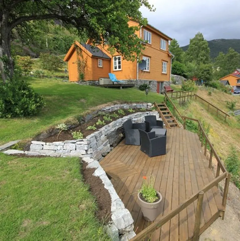 Garten mit Terassen